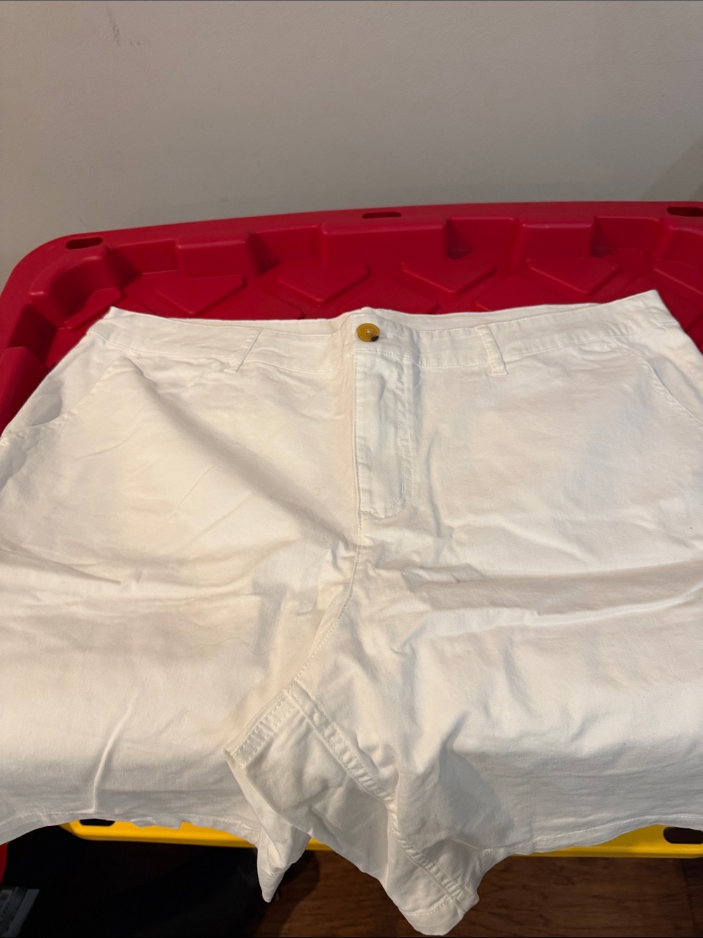 Denim&Co White Flat-Front Men's Shorts